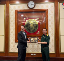 NACCET TIẾP ĐÓN, LÀM VIỆC VỚI ĐẠI DIỆN BỘ TRƯỞNG BỘ CHIẾN TRANH HOA KỲ