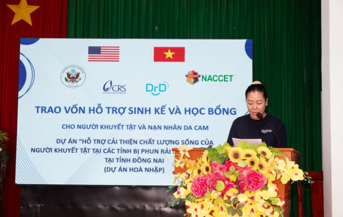 TRAO VỐN SINH KẾ VÀ HỌC BỔNG CHO NGƯỜI KHUYẾT TẬT TẠI ĐỒNG NAI