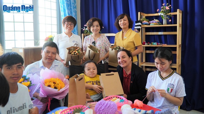 262494482_261712379_132545628_tang-qua-Copy