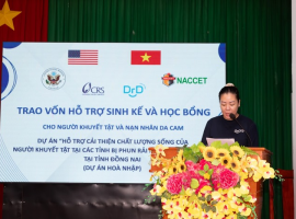 TRAO VỐN SINH KẾ VÀ HỌC BỔNG CHO NGƯỜI KHUYẾT TẬT TẠI ĐỒNG NAI