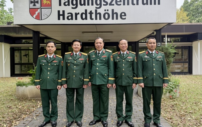 MỞ RỘNG HỢP TÁC QUỐC TẾ VÀ NÂNG CAO NĂNG LỰC ỨNG PHÓ CBRN, BẢO VỆ MÔI TRƯỜNG: Đoàn công tác Binh chủng Hóa học thăm và làm việc tại Cộng hòa Pháp và Cộng hòa Liên bang Đức