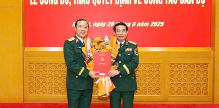 BỘ TRƯỞNG BỘ QUỐC PHÒNG TRAO QUYẾT ĐỊNH THĂNG QUÂN HÀM THIẾU TƯỚNG ĐỐI VỚI ĐỒNG CHÍ TƯ LỆNH BCHH - TỔNG GIÁM ĐỐC NACCET