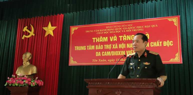 TRUNG TÂM NACCET THĂM VÀ TẶNG QUÀ TRUNG TÂM BẢO TRỢ XÃ HỘI NẠN NHÂN CHẤT ĐỘC DA CAM/DIOXIN VIỆT NAM