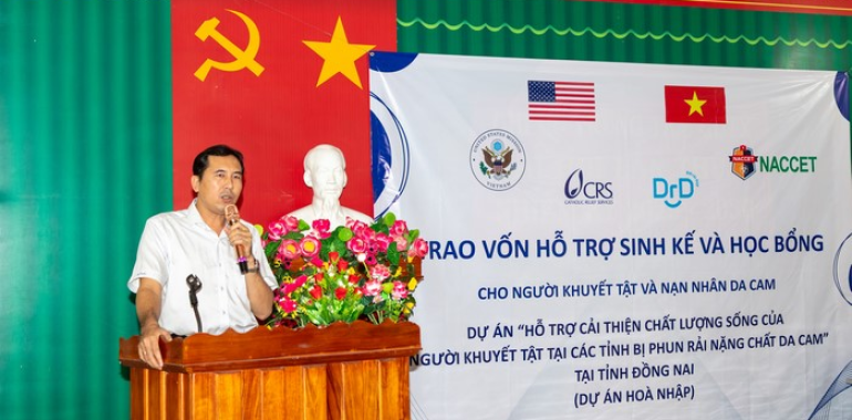 TRAO VỐN SINH KẾ CHO NGƯỜI KHUYẾT TẬT VÀ NẠN NHÂN DA CAM TẠI ĐỒNG NAI