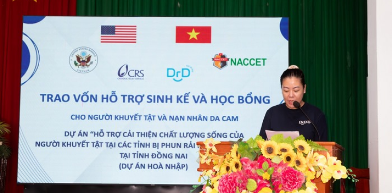 TRAO VỐN SINH KẾ VÀ HỌC BỔNG CHO NGƯỜI KHUYẾT TẬT TẠI ĐỒNG NAI