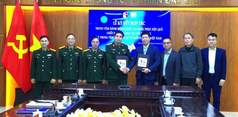 Lễ ký kết thỏa thuận hợp tác giữa Trung tâm hành động quốc gia khắc phục hậu quả chất độc Hoá học và môi trường (NACCET) với Trung tâm ứng phó sự cố môi trường Việt Nam (SOS)