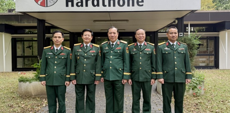 MỞ RỘNG HỢP TÁC QUỐC TẾ VÀ NÂNG CAO NĂNG LỰC ỨNG PHÓ CBRN, BẢO VỆ MÔI TRƯỜNG: Đoàn công tác Binh chủng Hóa học thăm và làm việc tại Cộng hòa Pháp và Cộng hòa Liên bang Đức
